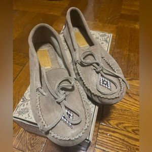Tan Manitobah Moccasins Size 9